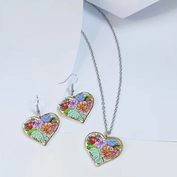 -Bohemian heart-shaped flower design wood necklace and earring set - Picture 8 of 8